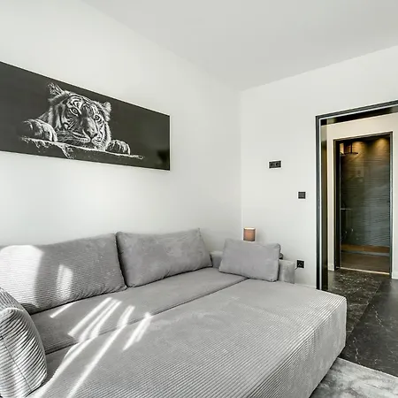 George Apartment