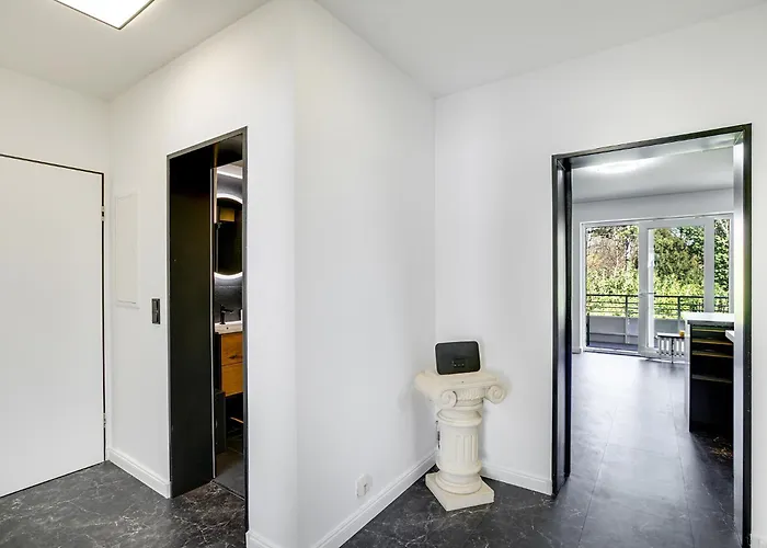 George Apartment